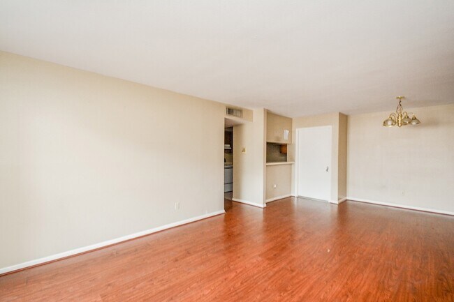 Building Photo - 8519 Hearth Dr