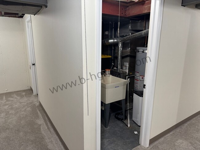 Building Photo - Rare Find!