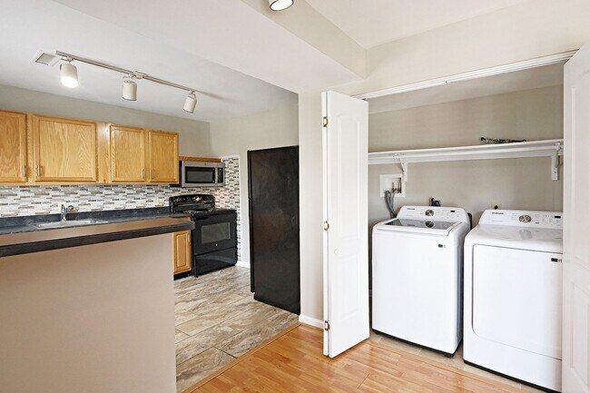 Building Photo - 1223 Villa Ln