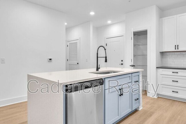 Building Photo - 610 S Kerr Ave