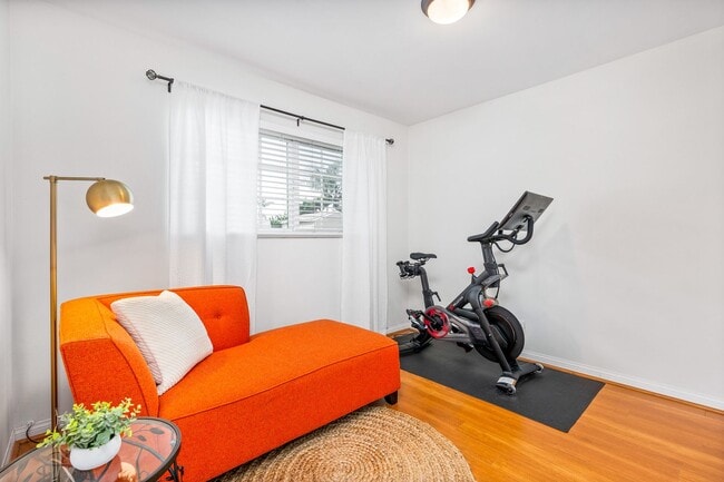 Building Photo - Bungalow In Huntington Beach