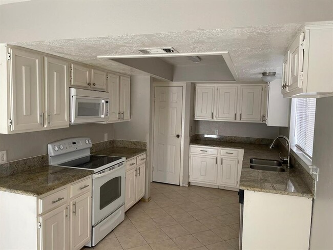 Building Photo - 16034 Eastcape Dr