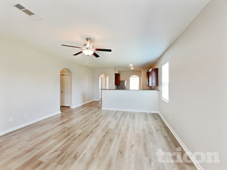 Building Photo - 116 Thorton Vine Dr