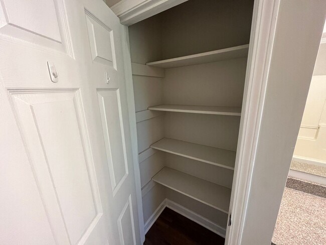 Building Photo - Charming 3-Bedroom Ranch