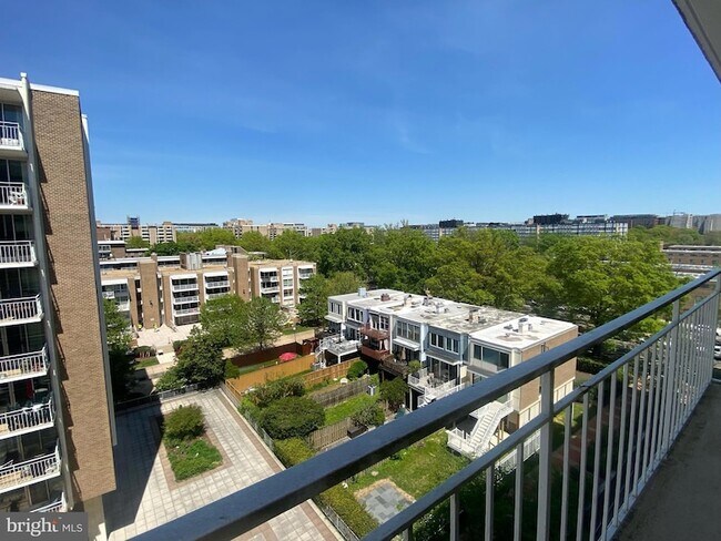 Building Photo - 1435 4th St NW