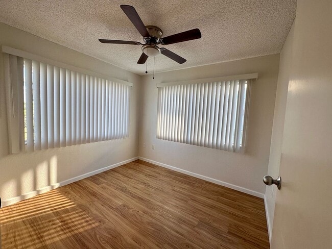 Building Photo - For Rent - [Hillsdale] 95-1195 Makaikai St...