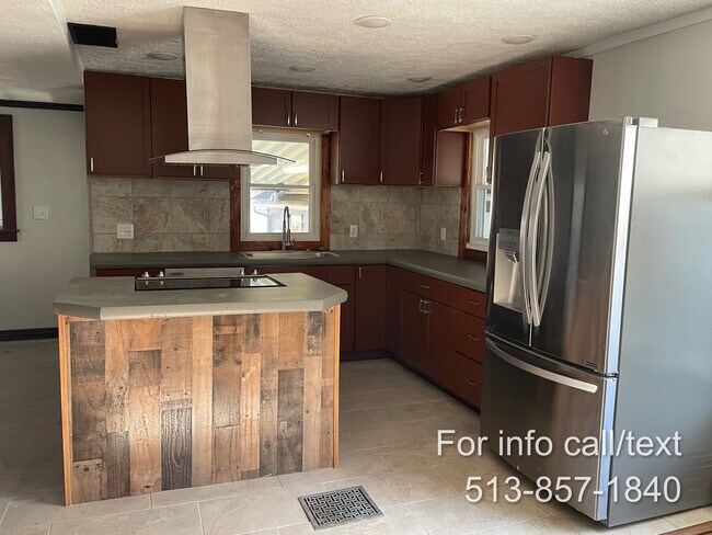 Building Photo - 12 Highland St