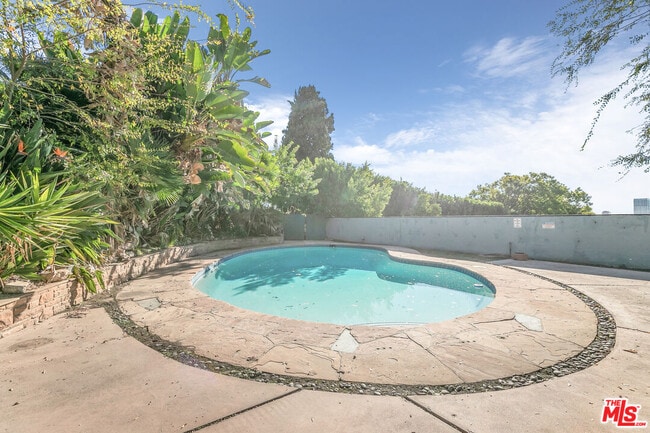 Building Photo - 1530 Valley View Rd