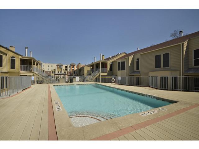 Building Photo - Infamous Orange tree condos. 2 blocks from...