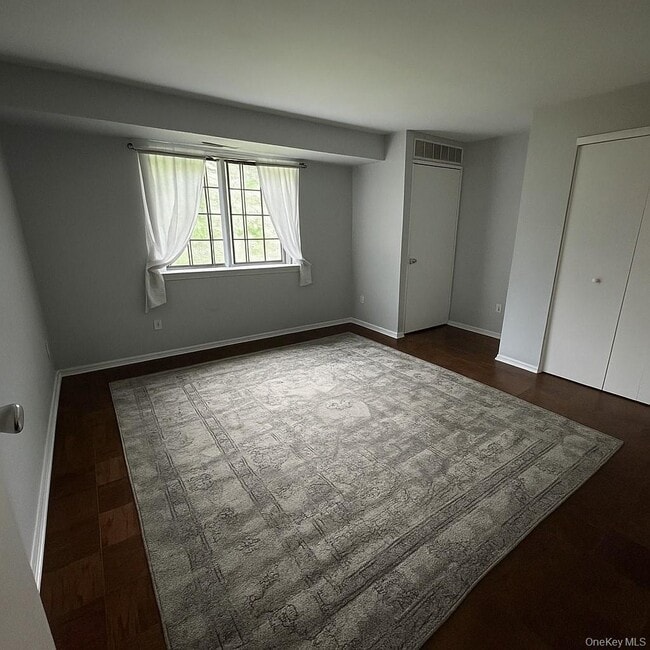 Building Photo - 13 Pinebrook Pl