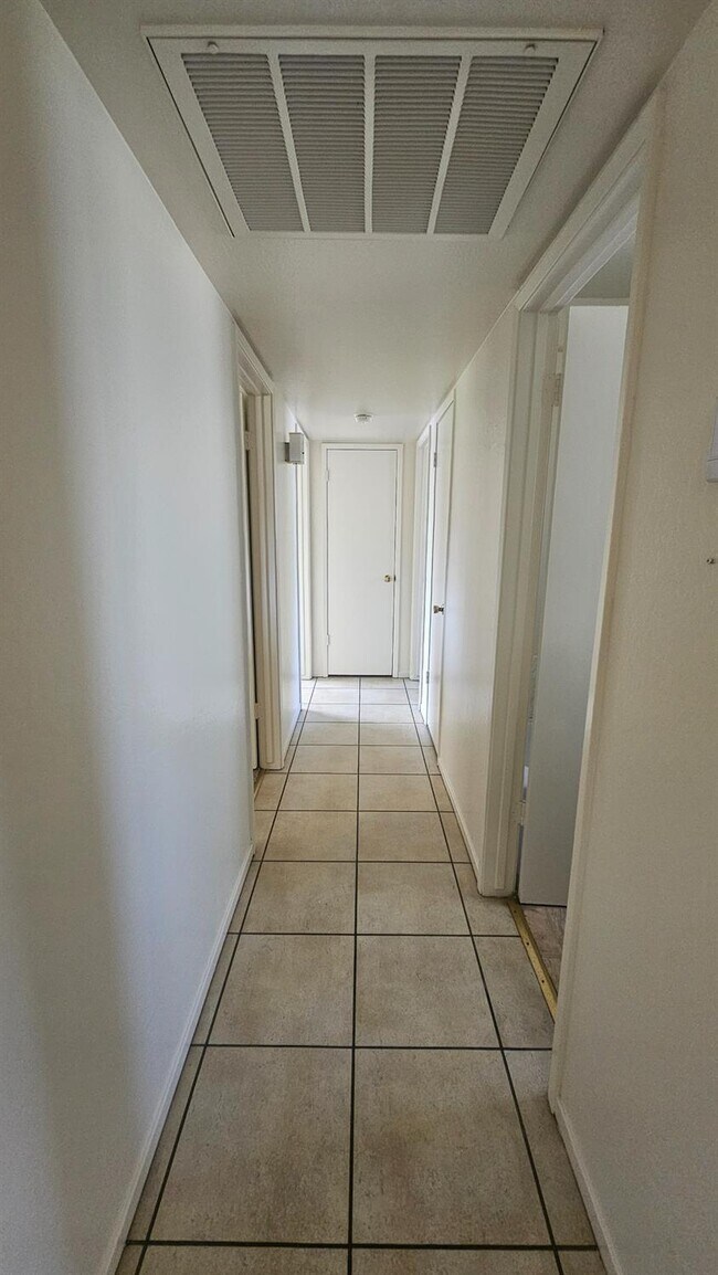 Building Photo - 92 W Gettysburg Ave