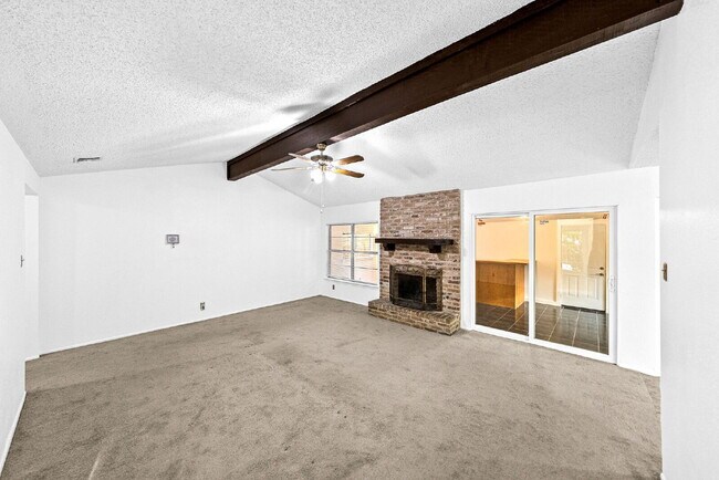Building Photo - MINUTES FROM LACKLAND, MILES FROM BORING