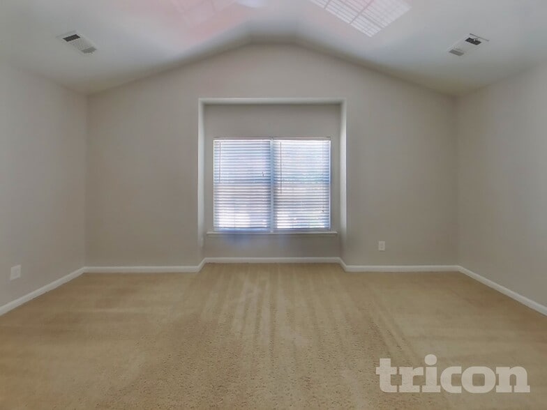 Building Photo - 3364 Estes Dr