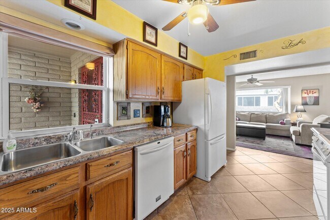 Building Photo - 5152 E Emerald Cir