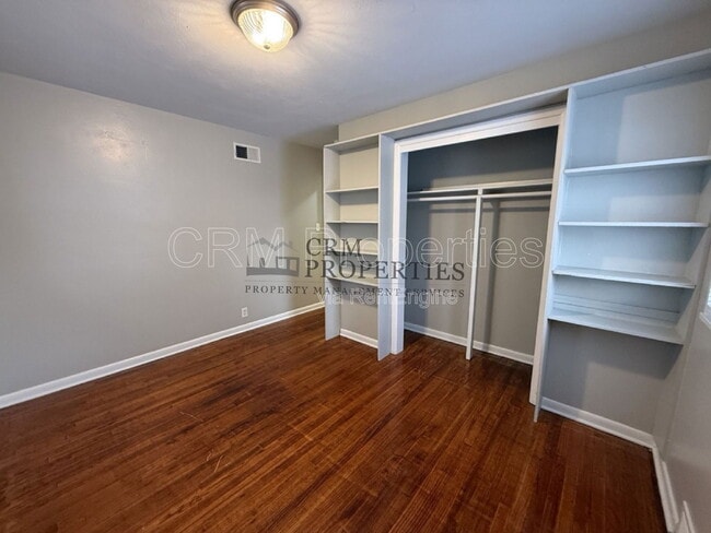 Building Photo - 513 James Dr