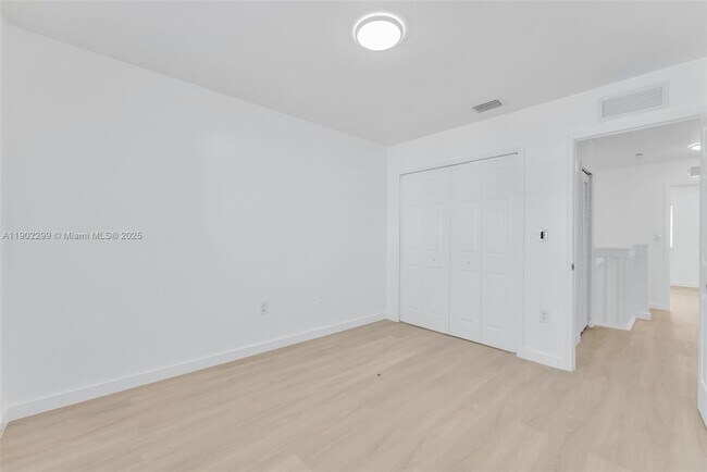 Building Photo - 1530 SE 31st Ct