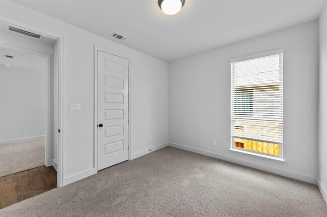 Building Photo - 176 Plumbago Loop