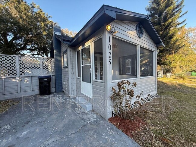 Building Photo - 1025 36th St