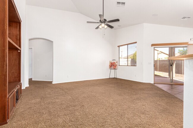 Building Photo - 4384 E Cherry Hills Dr