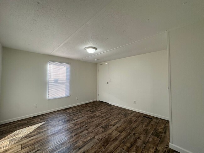 Building Photo - 1305 13th St