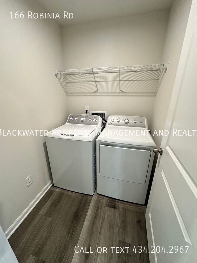 Building Photo - 166 Robinia Rd