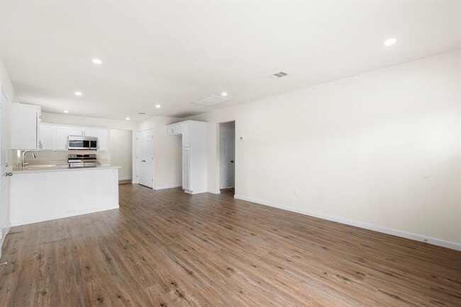 Building Photo - 1309 Bragg St
