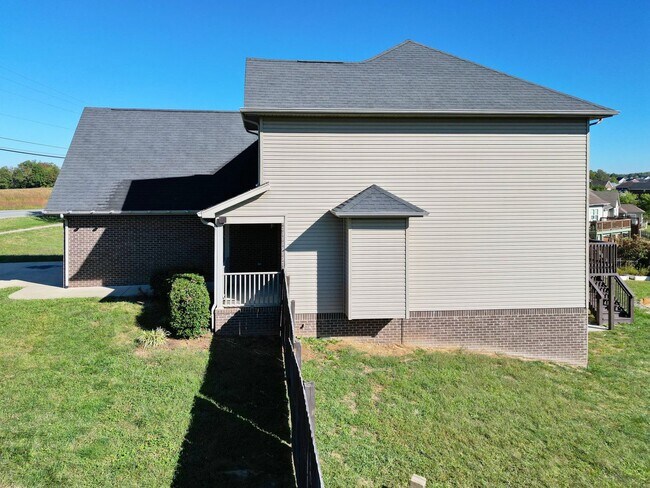 Building Photo - 430 Knox Ave