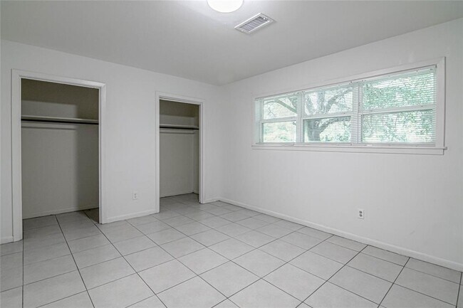 Building Photo - 604 Hayman St