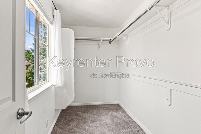 Building Photo - 1285 Alpine Way