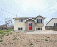 Building Photo - Charming 3 bedroom 2 bathroom home