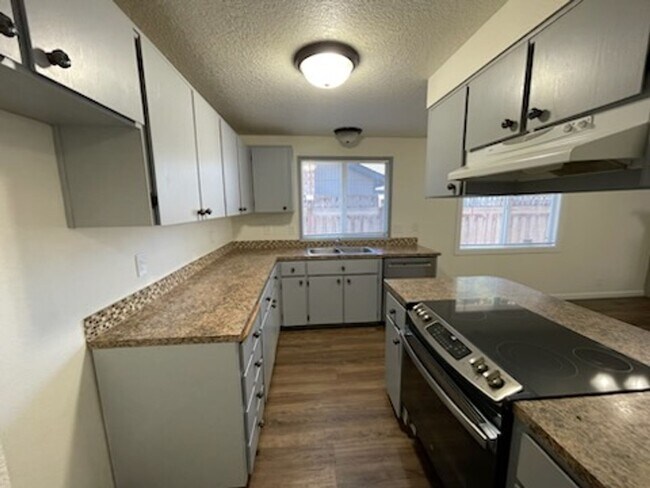 Building Photo - 17775 SW Corona Ln