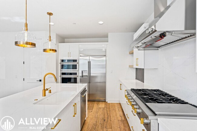Building Photo - *Limited Move In Special! $1,000 Off First...