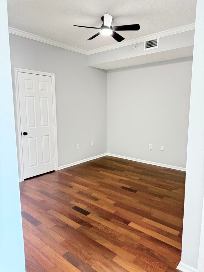 Building Photo - 2080 Greenview Shores Blvd