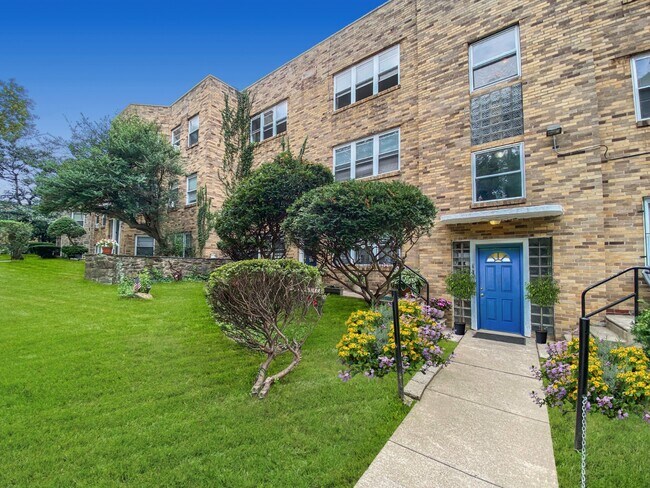 Building Photo - 6776 Blakemore St