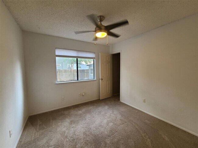 Building Photo - 2812 Goldbridge Dr
