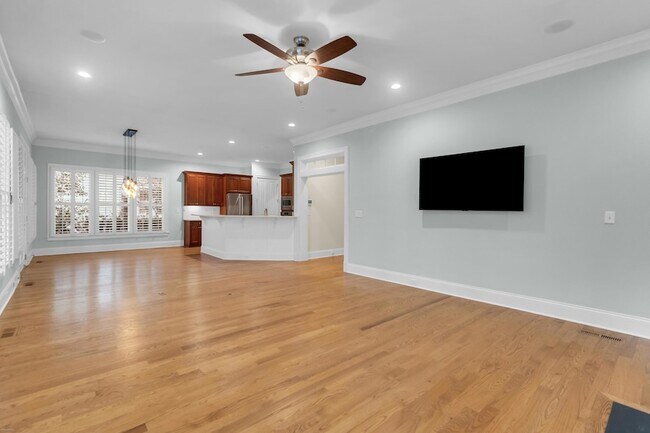 Building Photo - 612 Daggett St