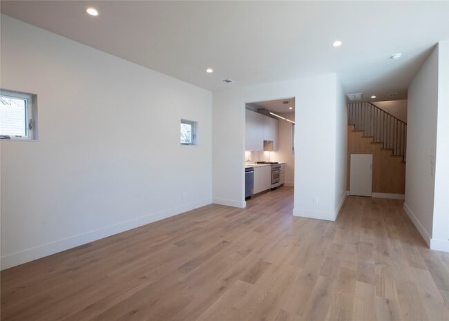 Building Photo - 3512 Mt Vernon St