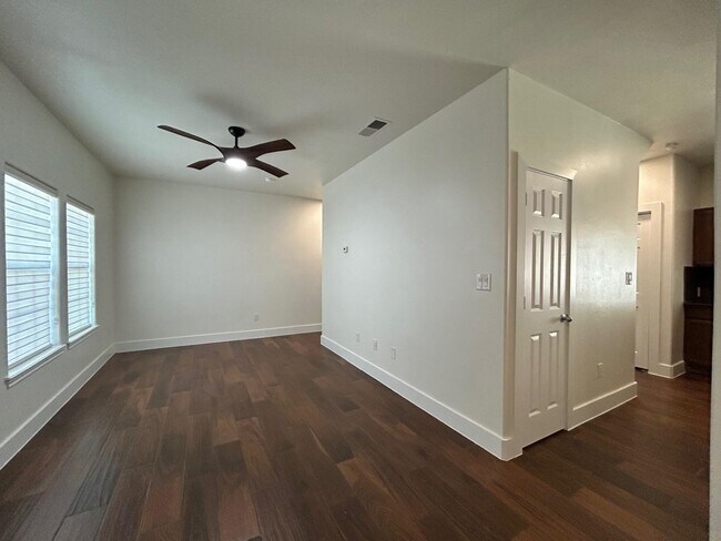 Building Photo - 2445 Monarch Dr