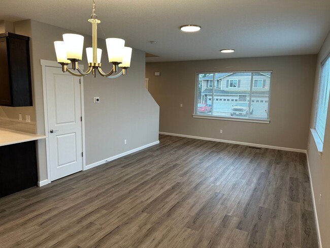 Building Photo - 418 /201 Duplex