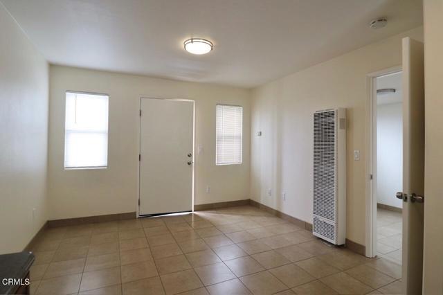 Building Photo - 1263 S Oxnard Blvd