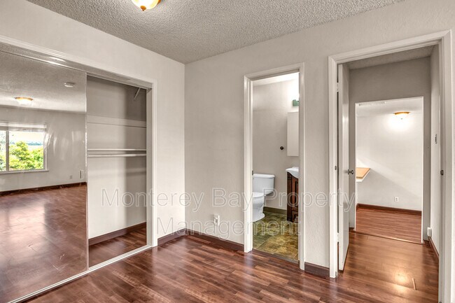 Building Photo - 1446 Skyview Dr