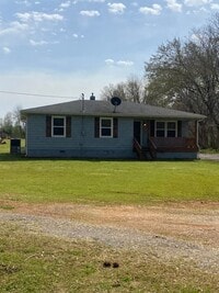 Building Photo - 3 Bed 1.5 Bath Cozy Country Home! - Muscle...