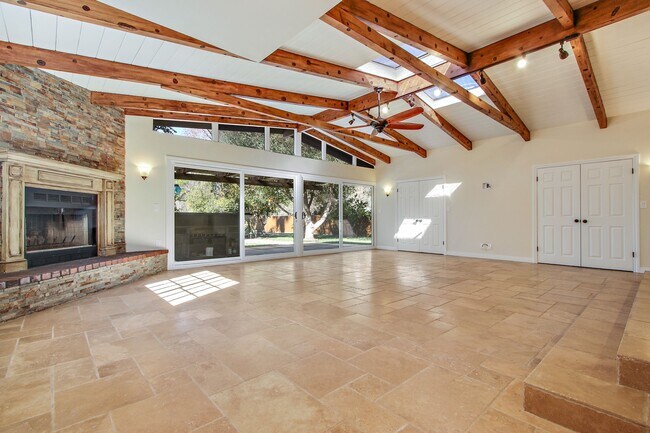 Building Photo - 5923 Jumilla Ave