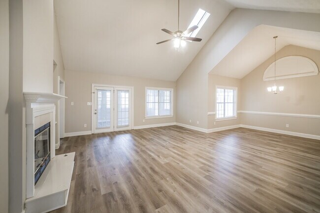 Building Photo - 440 Fairway Ct