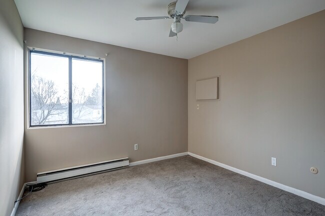 Building Photo - 383 Village Blvd N