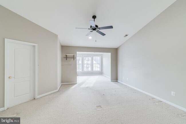 Building Photo - 22072 Avonworth Square