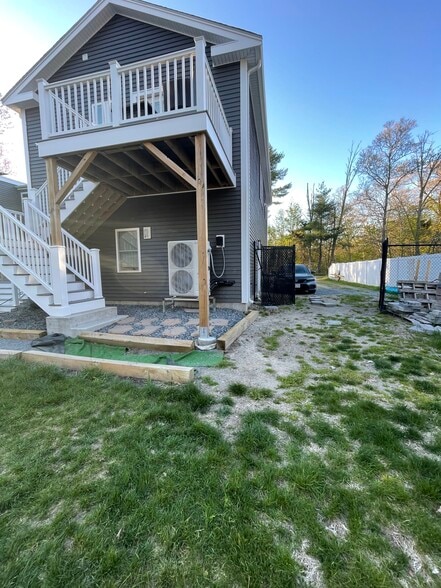 Building Photo - 88 Fairacres Ave
