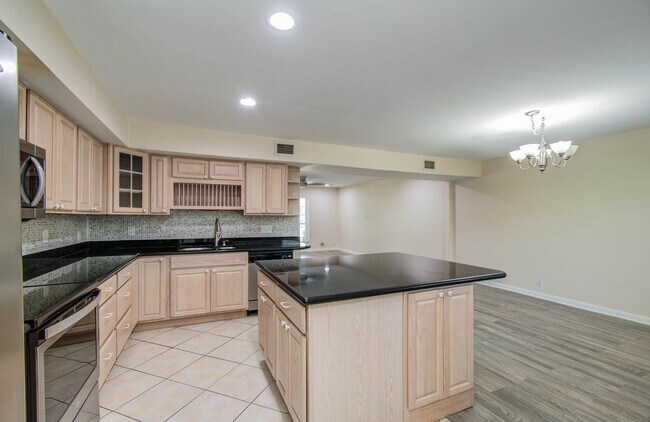 Building Photo - 8102 Amelia Rd