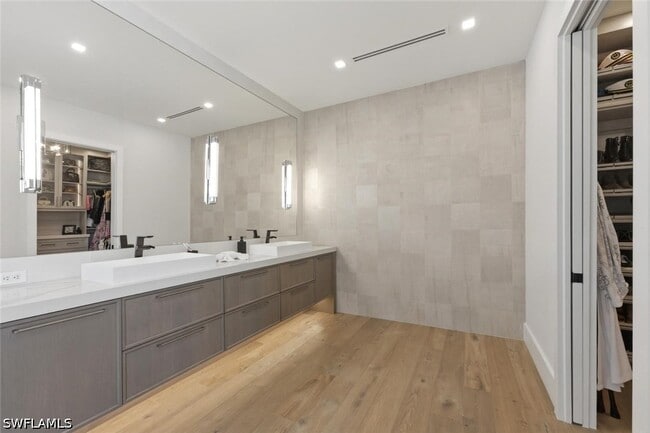 Building Photo - 200 Bahia Point