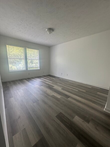 Building Photo - 1022 Brookhollow Dr